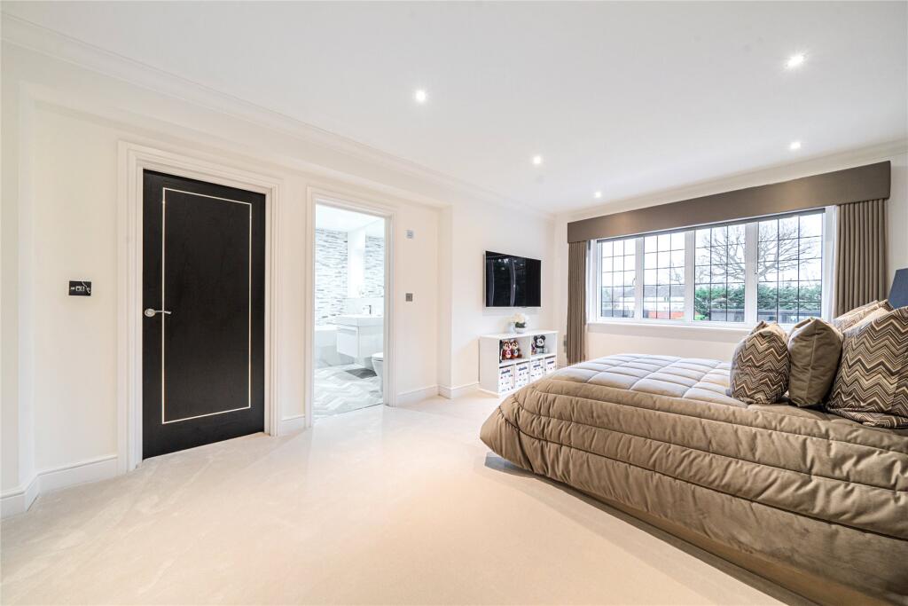 Additional image 29 of Meadow Way, Farnborough Park