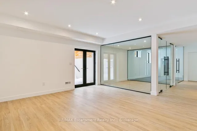 Additional image 38 of 1405 ACTON Cres