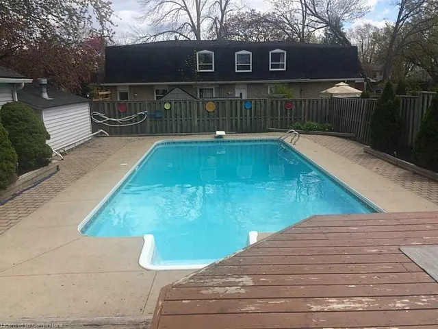 Additional image 4 of 2232 Queensway St