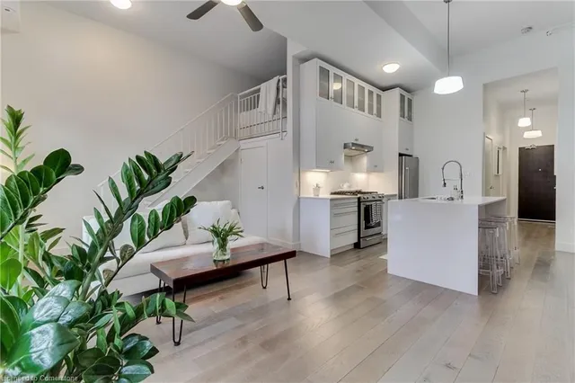 Additional image 21 of 1842 Queen St Unit 204