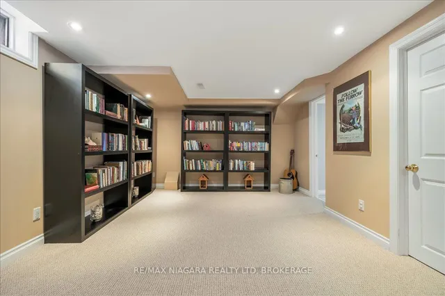 Additional image 29 of 1077 Grandeur Cres