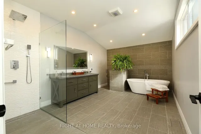 Additional image 18 of 35 Woodward Ave