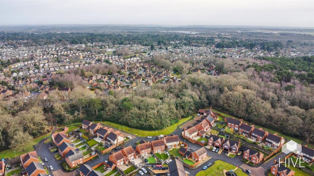 Additional image 27 of Horseshoe Crescent, Ferndown