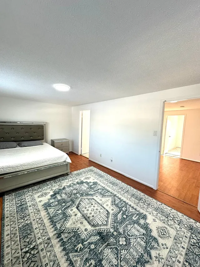 Additional image 20 of 864 Laurier Ave