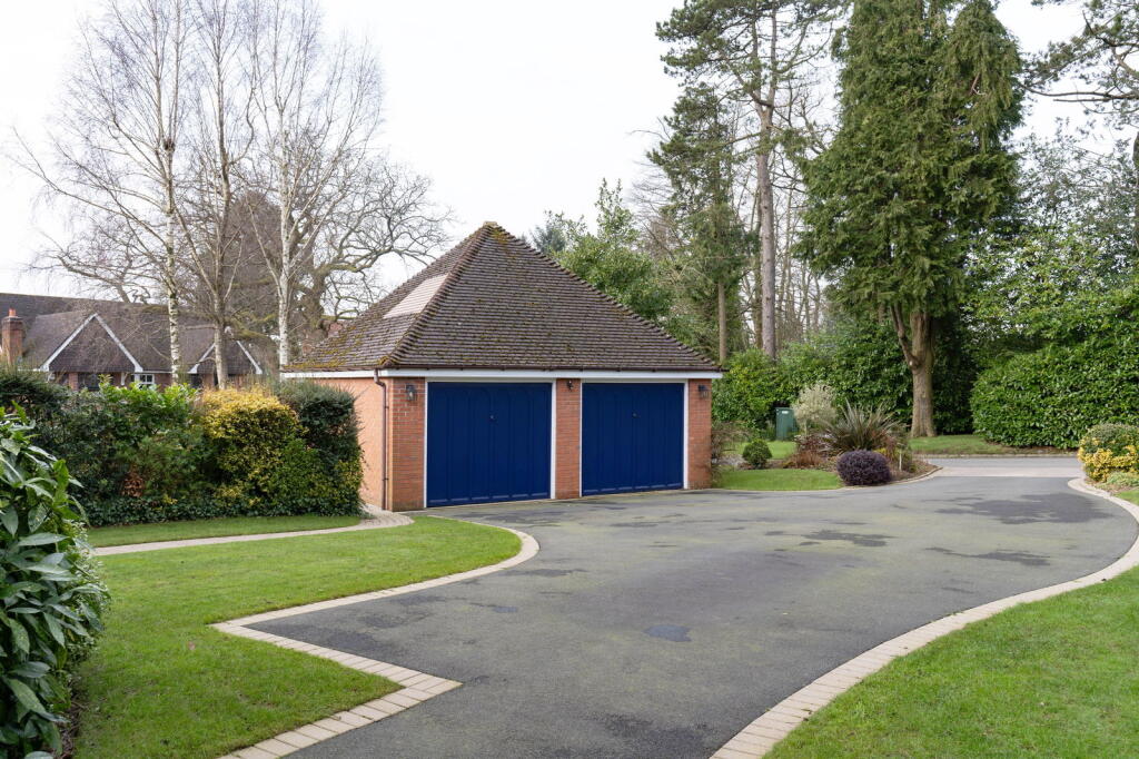 Additional image 26 of Merriemont Drive, Barnt Green, B45 8QZ