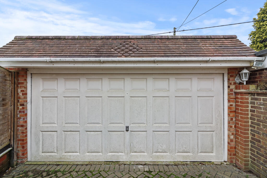 Additional image 24 of Swingate Cross, BN27