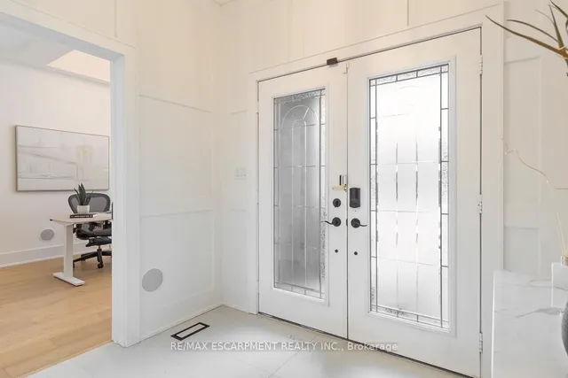 Additional image 4 of 2455 BON ECHO Dr