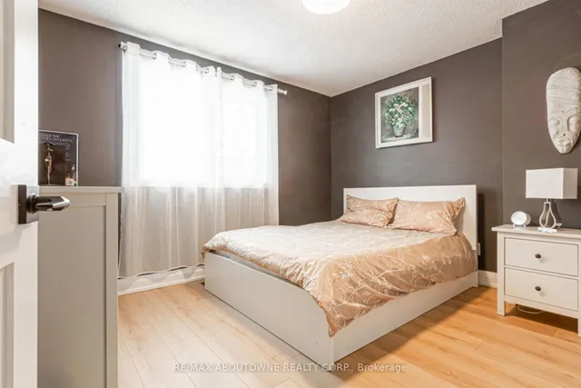 Additional image 31 of 1373 Harmsworth Sq