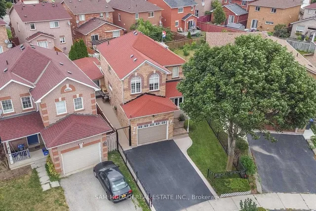 Additional image 36 of 5599 Brenchley Ave