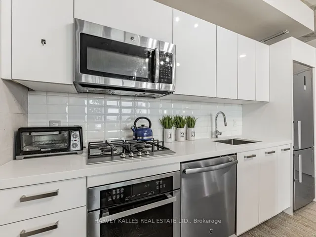 Additional image 9 of 608 Richmond St Unit 816