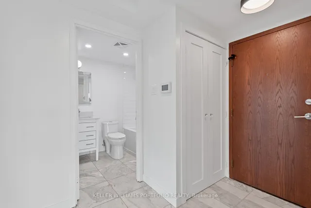 Additional image 4 of 10 Yonge St Unit 2212