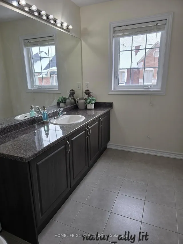 Additional image 25 of 8 Kayak Hts