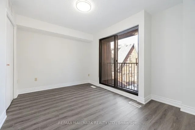 Additional image 33 of 31 Walmer Rd Unit 8