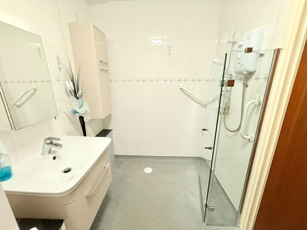 Additional image 10 of Oak Tree Court, Pembroke Way, Hall Green