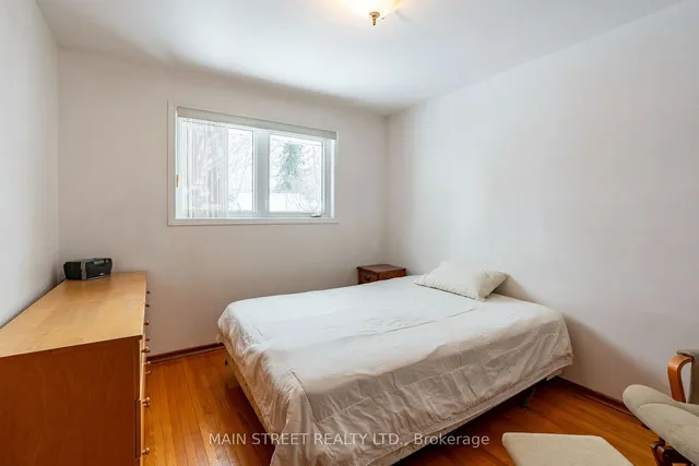 Additional image 16 of 92 Queenston Cres