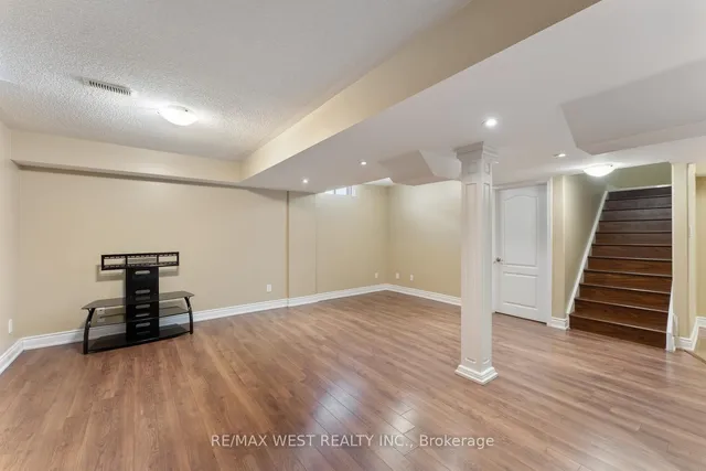 Additional image 30 of 33 Lone Rock Circ