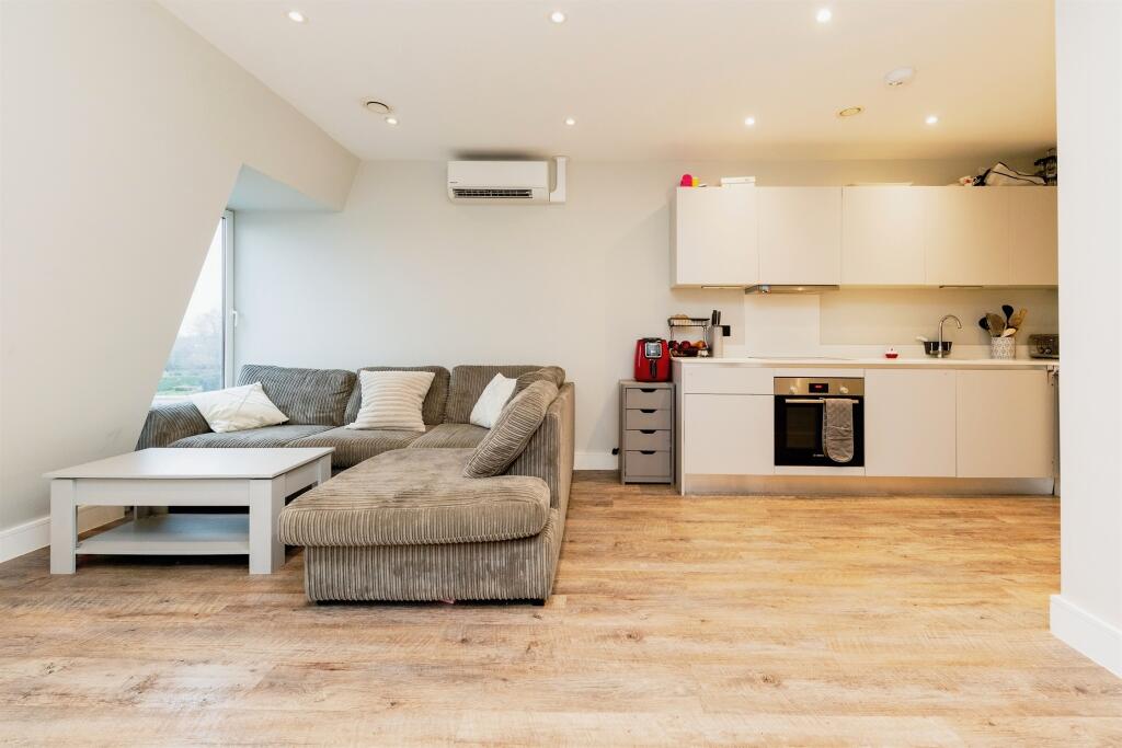 Additional image 4 of Parkway, Welwyn Garden City