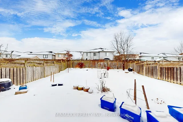 Additional image 39 of 1081 Holdsworth Cres