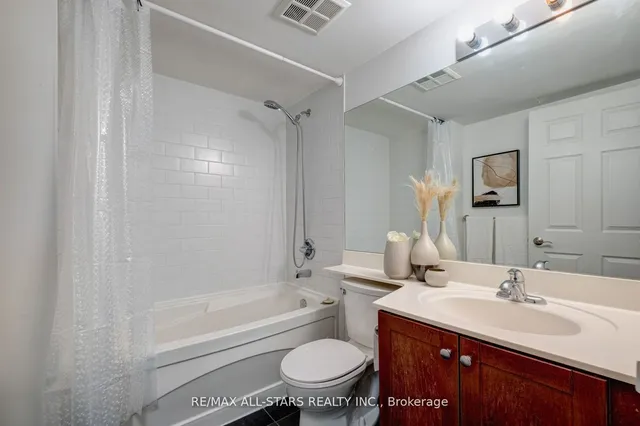 Additional image 18 of 230 King St Unit 621