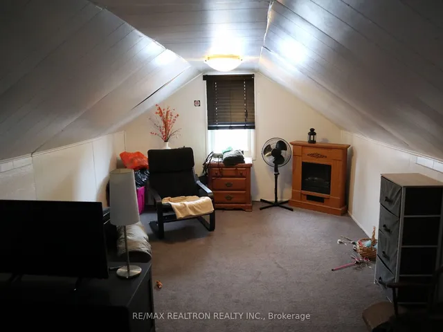 Additional image 20 of 153 Pitt Ave