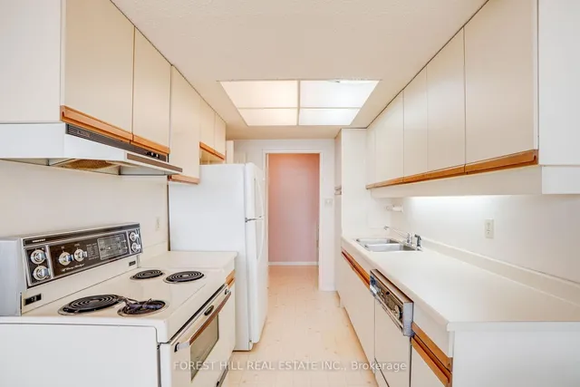 Additional image 17 of 3000 Bathurst St Unit 904