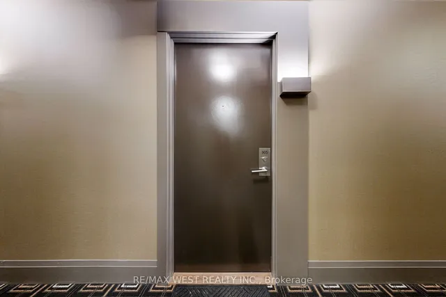 Additional image 4 of 17 Zorra St Unit 905