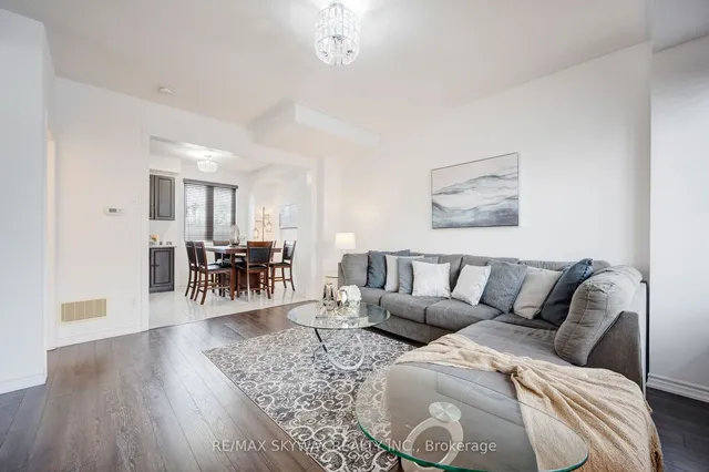 Additional image 7 of 14 Kayak Heights