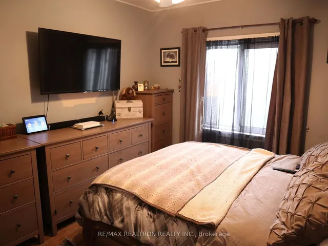 Additional image 31 of 153 Pitt Ave