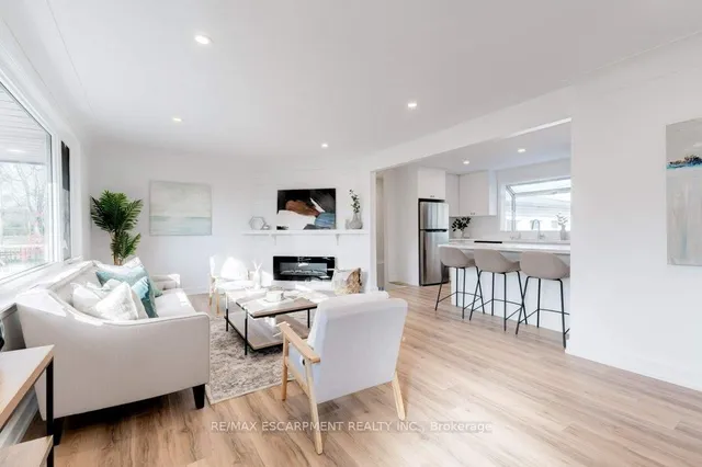 5470 Randolph Cres