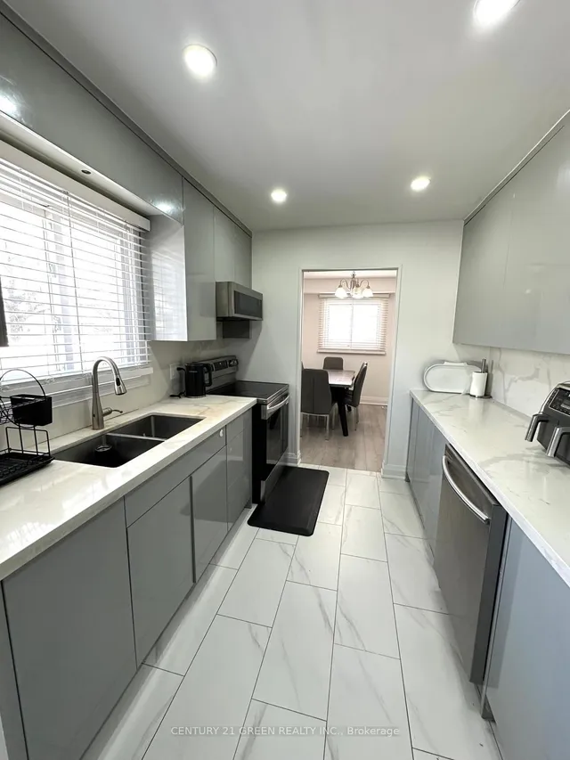 Additional image 8 of 864 Laurier Ave