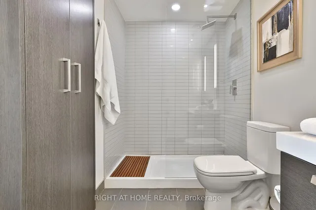 Additional image 19 of 629 King St Unit 1029