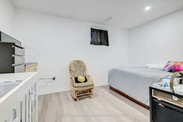 Additional image 30 of 40 Arleta Ave