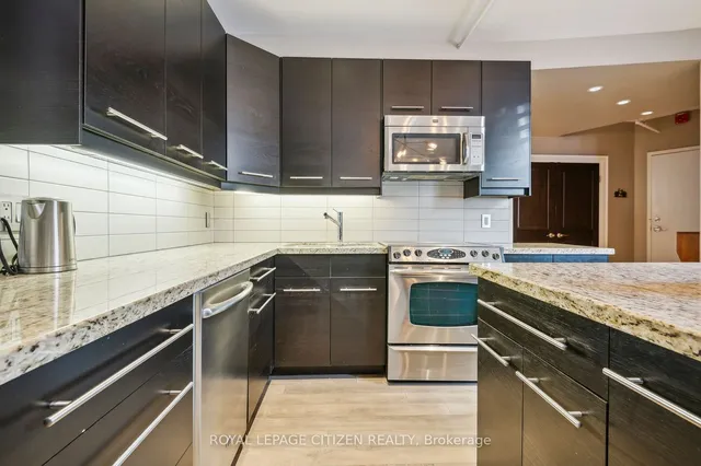 Additional image 10 of 326 Carlaw Ave Unit 201