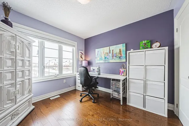 Additional image 34 of 1 Little Britain Cres