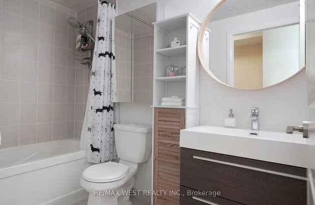 Additional image 18 of 15 Zorra St Unit 605