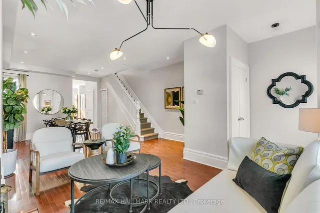 Additional image 4 of 858 Carlaw Ave