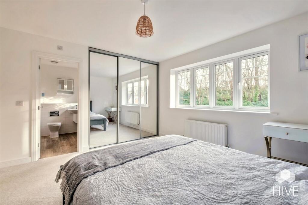 Additional image 15 of Horseshoe Crescent, Ferndown