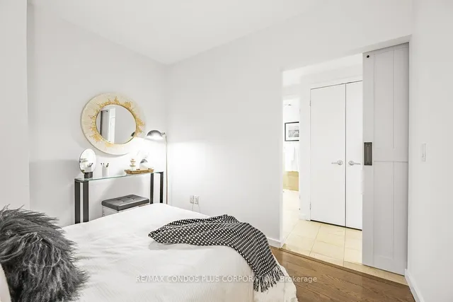 Additional image 21 of 218 Queens Quay Unit 910