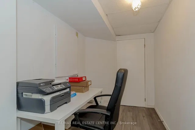 Additional image 33 of 1780 Lampman Ave