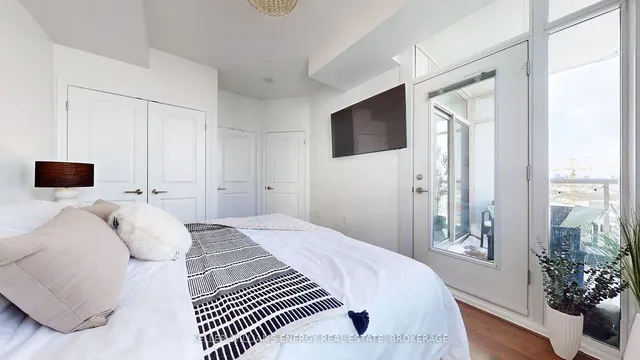 Additional image 24 of 125 Western Battery Rd Unit 2302