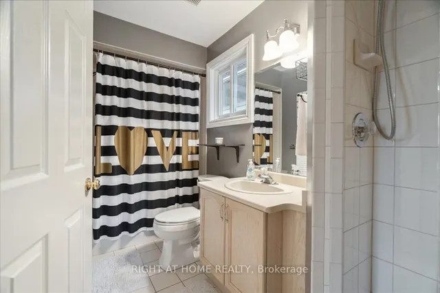 Additional image 21 of 22 Adele Crt