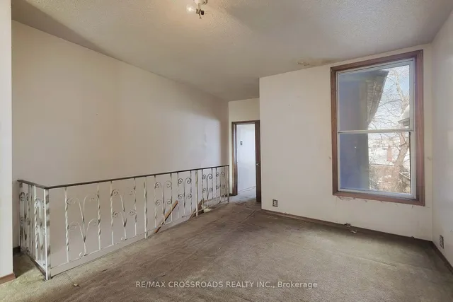 Additional image 12 of 734 Adelaide St