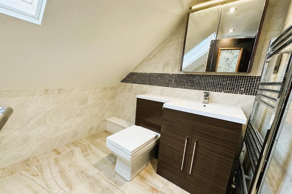 Additional image 11 of 2 bedroom Flat in Winton