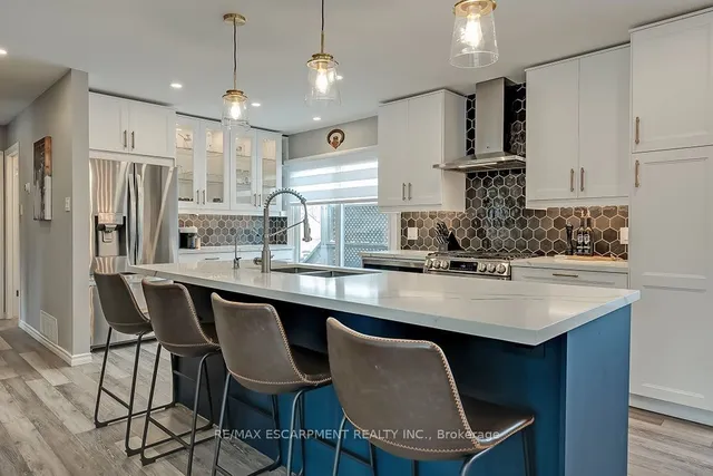 Additional image 13 of 693 Inverary Rd