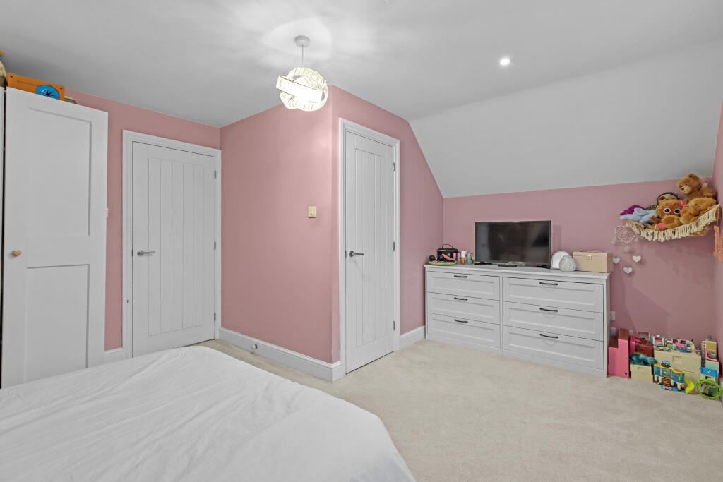 Additional image 17 of Swingate Cross, BN27