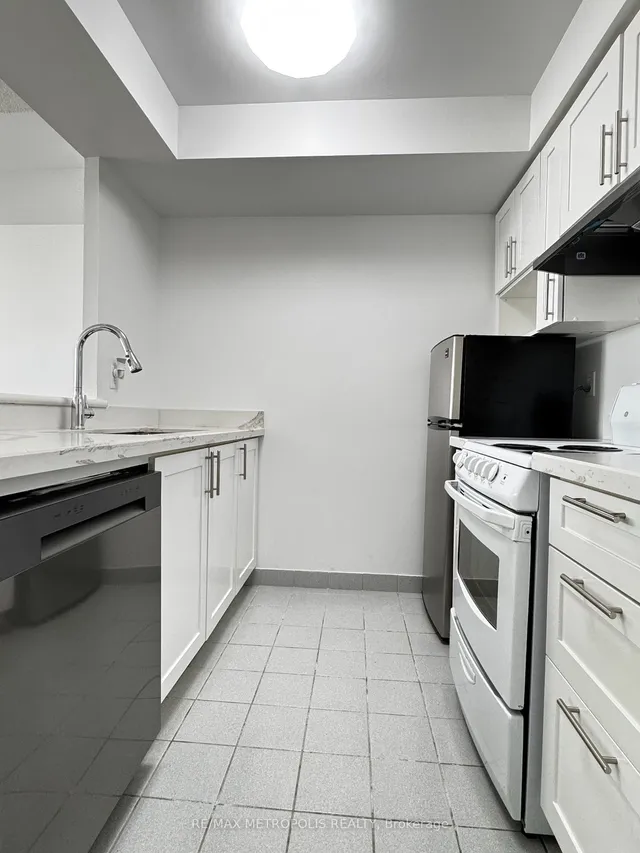 Additional image 12 of 18 Lee Centre Dr Unit 1613