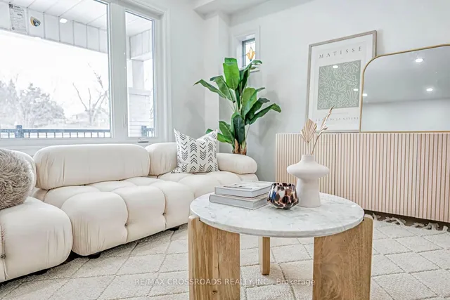 Additional image 36 of 548 Glebeholme Blvd