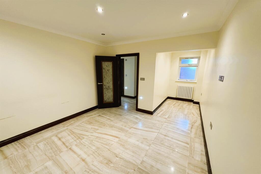 Additional image 7 of 2 bedroom Flat in Winton