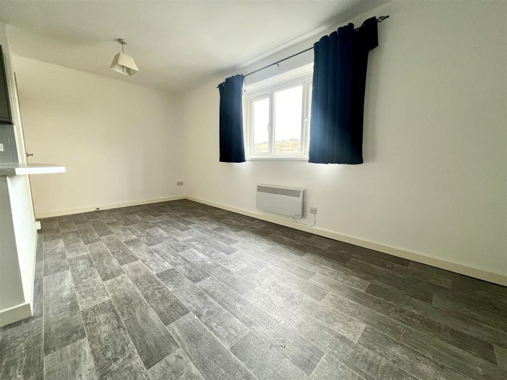 Additional image 4 of Halifax Road, Keighley