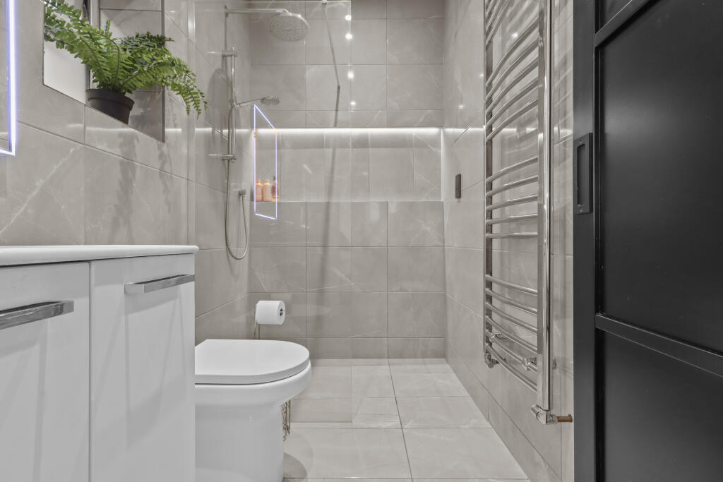 Additional image 19 of Swingate Cross, BN27